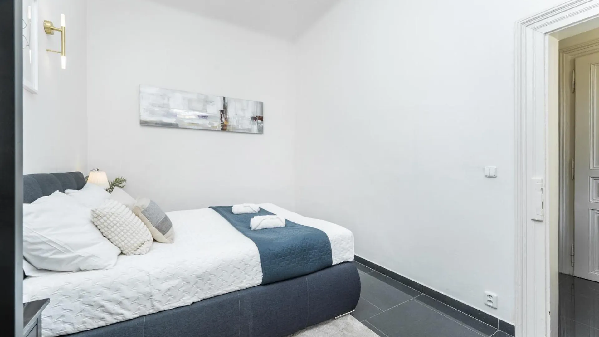 10 Minutes Wenceslas Square Apartment In Praga Czechy