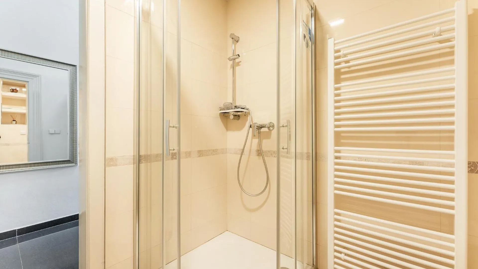 10 Minutes Wenceslas Square Apartment In Praga